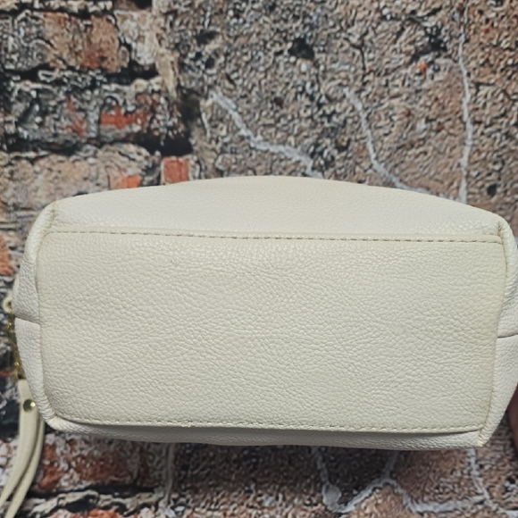 Betsey Johnson New York, N.Y. Mint  And Cream Quilted Cosmetic Bag - Picture 3 of 12